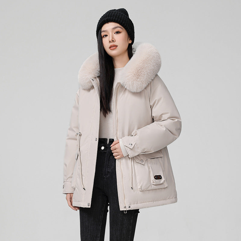 Manteau en coton matelassé à capuche pour femmes.
