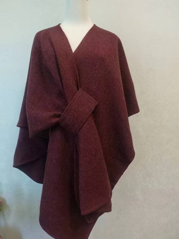 Cardigan, cape et châle tricotés avec col en fourrure et pompon en fourrure