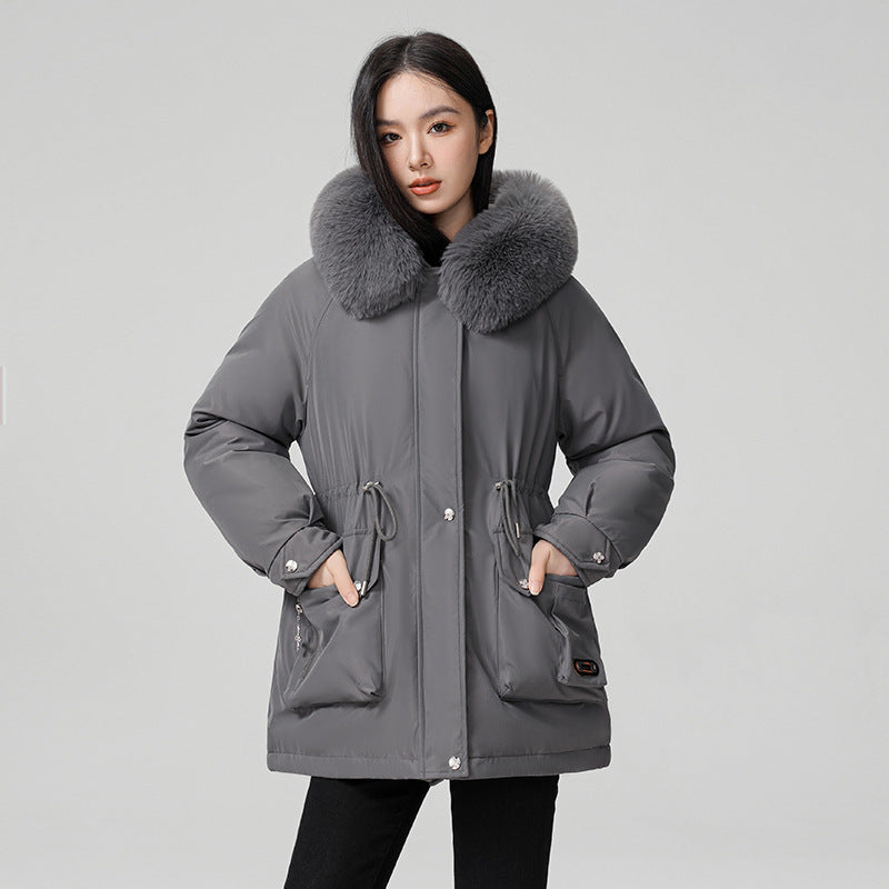 Manteau en coton matelassé à capuche pour femmes.